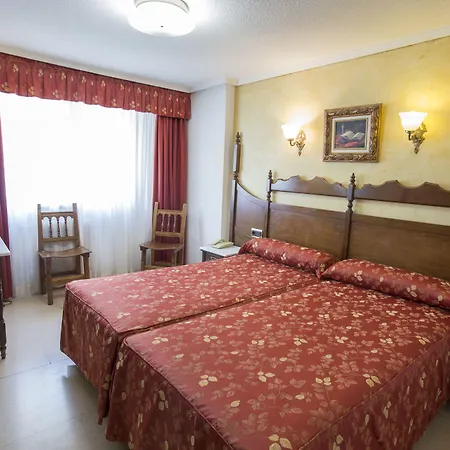 Reyes Catolicos מלון