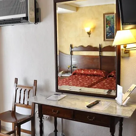 Otel Reyes Catolicos *