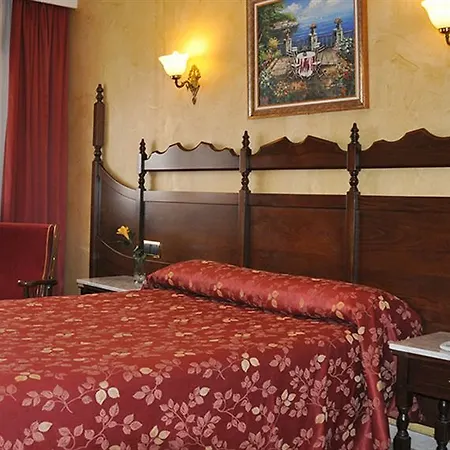 Hotel Reyes Catolicos *