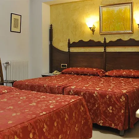Reyes Catolicos Hotel