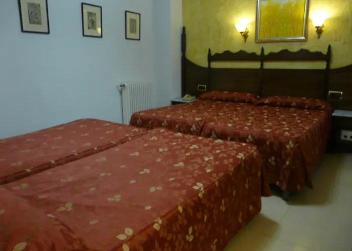 Reyes Catolicos Hotel *