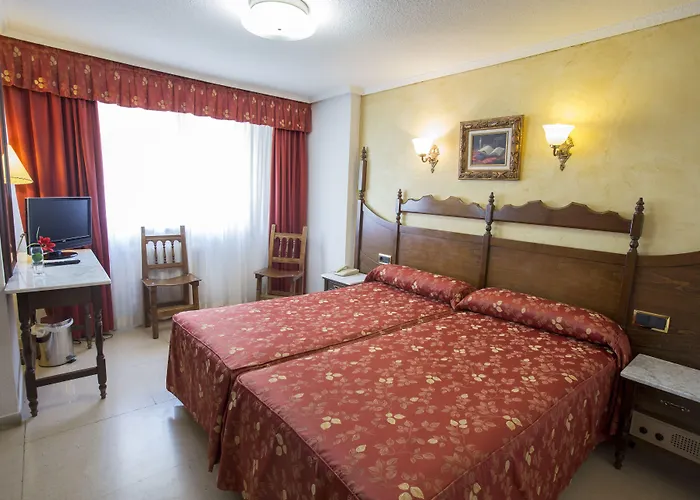 Reyes Catolicos Hotel