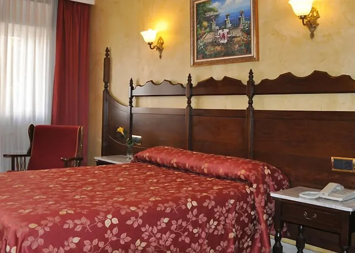 Reyes Catolicos Hotel *