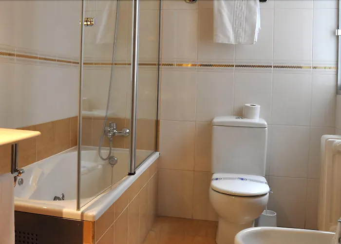 Reyes Catolicos Hotel