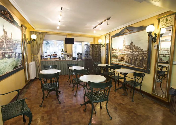 Reyes Catolicos Hotel *