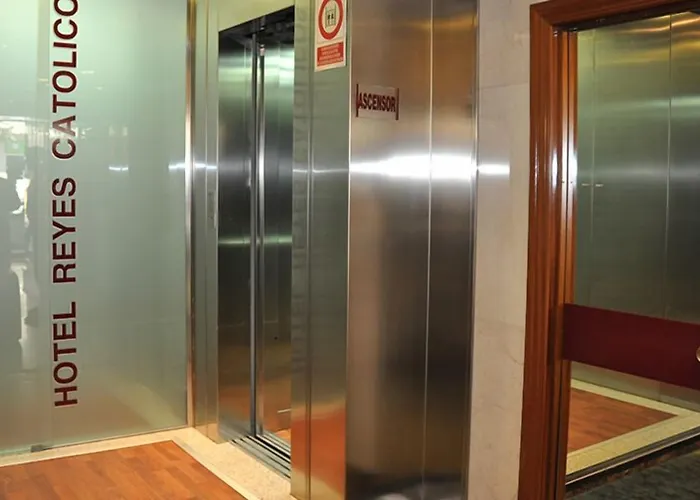 Hotel Reyes Catolicos *