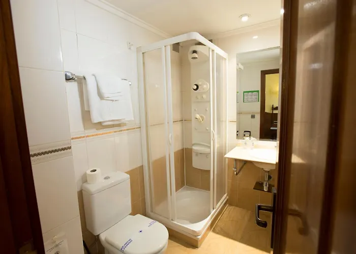 Reyes Catolicos Hotel